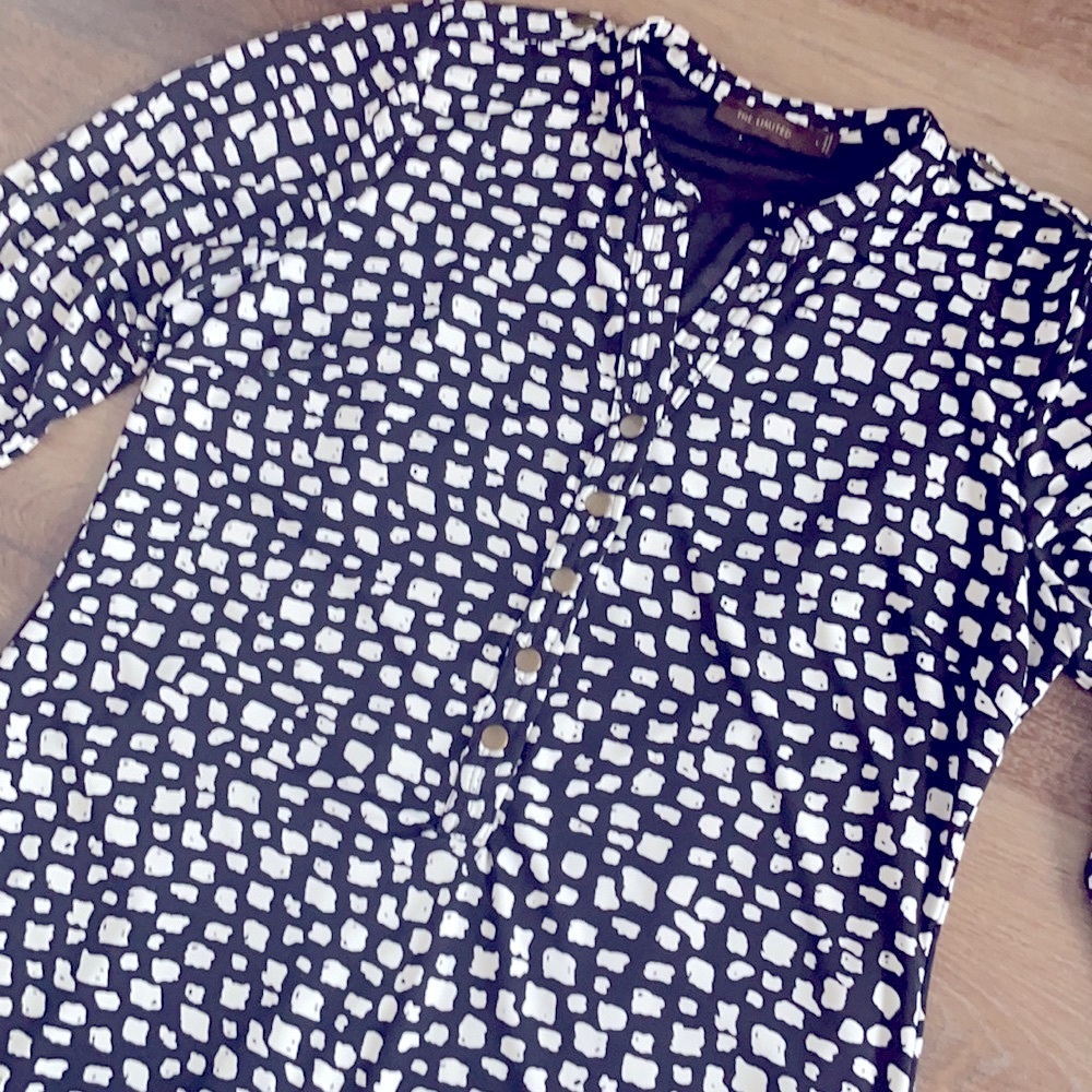 The limited black & White dress Large L